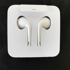 新品未使用 iPhone7 イヤホン［正規品］のサムネイル