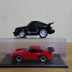 ポルシェ930turboミニカーとカレラのフルバックのサムネイル