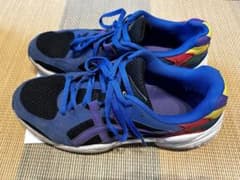 asics アシックス スニーカーのサムネイル