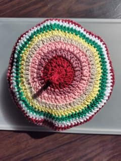 ハンドメイド　カラフル編み物帽子のサムネイル
