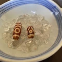古い龍紋一眼天珠　2個のサムネイル