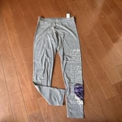 グレーのフィットレギンス ハートパッチ付きのサムネイル