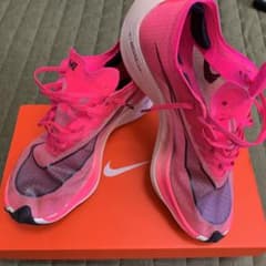 NIKEのサムネイル