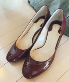 ユナイテッドアローズ☆ワインレッドのエナメルパンプスのサムネイル