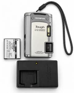 【美品・充電器付】OLYMPUS Tough TG-615 シルバー デジカメのサムネイル