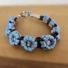 ハンドメイド 水色のお花ハンドストラップのサムネイル