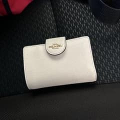 COACH 二つ折り財布 ホワイト レザー スナップ式のサムネイル