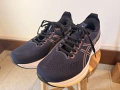 アシックス　ゲルカヤノ　GEL-KAYANO 32 WIDE サイズ27.5のサムネイル