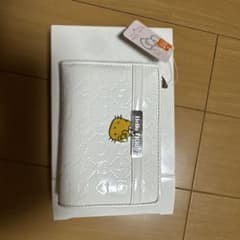 Hello Kitty 二つ折り財布 ホワイト エナメル調のサムネイル