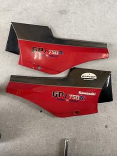 gpz900r サイドカバーのサムネイル