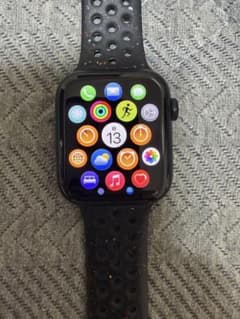 Apple Watch 本体 ブラック スポーツバンド　se3 44mmのサムネイル