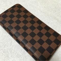 高級感のある財布のサムネイル
