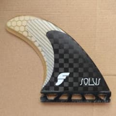 SOLUS サーフボードフィン カーボンファイバー製　右1枚のみ