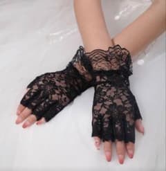 黒いレースの指なし手袋 フリル付きのサムネイル