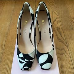 DIANA ダイアナ パンプス　24センチ　未使用のサムネイル