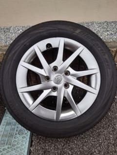 プリウスαZVW40W　純正16インチアルミホイールのサムネイル