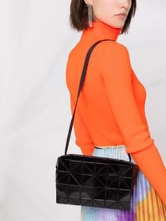 BAOBAO ISSEY MIYAKE CARTON ショルダーバッグ ブラックのサムネイル