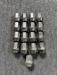 ホイールナット P1.25 17個セットのサムネイル