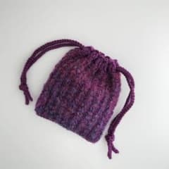 【ハンドメイド】アフガン編み ミニ巾着ポーチ（パープル）　　K005-2のサムネイル