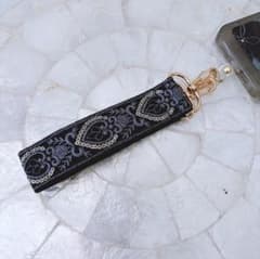 花柄刺繍 スマホハンドストラップのサムネイル