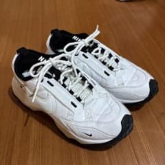 Nike ホワイト/ブラック スニーカーのサムネイル