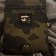 A BATHING APE カモフラ柄 ショルダーバッグのサムネイル
