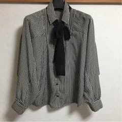 値下げ！！ボウタイつき ストライプシャツのサムネイル