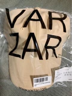 新品 美品VARZAR ベージュキャップ ロゴ入りのサムネイル