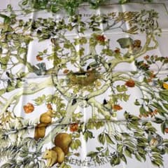 ☘️新品未使用 箱付☘️HERMES カレ90 森の中で ホワイト ☘️新品未使用 箱付☘️HERMES カレ90 森の中で ホワイト - メルカリ