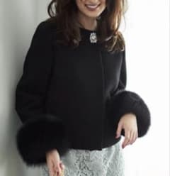 【最終値下げ】試着のみタグ付きJUSGLITTY ファー付2WAYショートコートのサムネイル