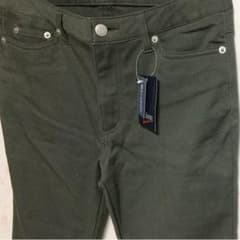カーキ色のクロップドパンツのサムネイル