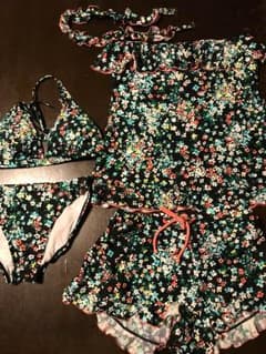 水着・中古・黒花柄タンキニ体型カバーのサムネイル