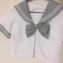 グレーセーラー服のサムネイル