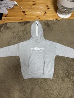 adidas SPORTSWEAR パーカー グレー 140のサムネイル