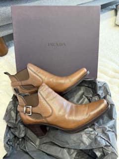 PRADA レザーアンクルブーツ ブラウン バックル付きのサムネイル
