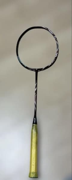 YONEX ASTROX100ZZ 4UG5 ヒビあり YONEX ASTROX100ZZ 4UG5 ヒビあり - メルカリ