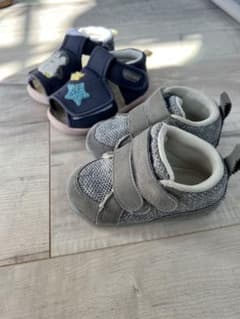 asicsスニーカー 13.5cm ベビーサンダル 14cmのサムネイル