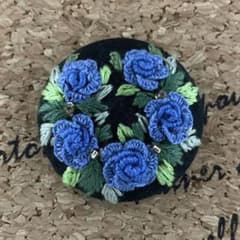 【専用】ハンドメイド　刺繍ブローチ 刺繍ブローチハンドメイドアクセサリー 鳥 北欧 ねこ - メルカリ