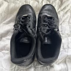 NIKE AIR FORCE 1 ブラック スニーカーのサムネイル