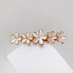 ヘアクリップ キラキラ ヘアクリップ ヘアアクセサリー　バタフライ パール風のサムネイル