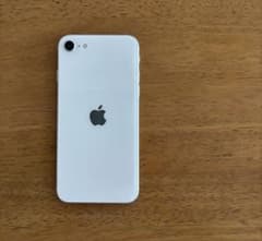 iPhone se 第二世代　64G 中古ホワイト本体のサムネイル