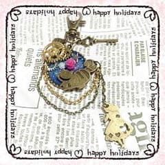 値下げ☆ハンドメイド☆アリスとチェシャ猫のキーホルダー☆レジンのサムネイル