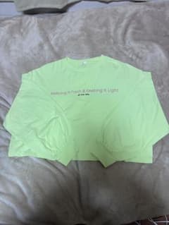 ライムグリーン クロップドTシャツ 長袖のサムネイル