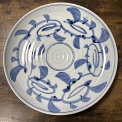 青色花模様の陶器皿 直径約30cmのサムネイル