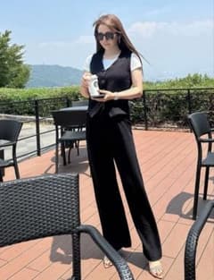 モコアズ　完売　美ラインベストセットアップ黒 定価9,020円税込のサムネイル