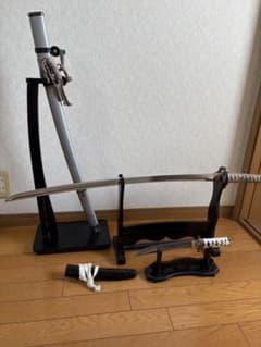 【商品名】模造刀刀匠シリーズ鶴丸国永＆薬研藤四郎＋台座付き 商品名】模造刀刀匠シリーズ鶴丸国永＆薬研藤四郎＋台座付き - メルカリ