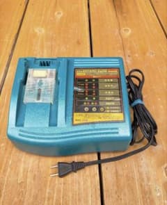 マキタ 純正 充電器 DC14RC 7.2-14.4V 使用品！のサムネイル