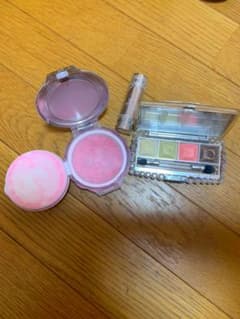 ジルスチュアート アイシャドウとチークのセットのサムネイル