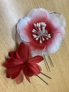 浴衣髪飾り 赤白　2点セット 花モチーフのサムネイル