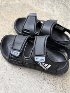 adidas 黒 サンダル マジックテープ 18cmのサムネイル